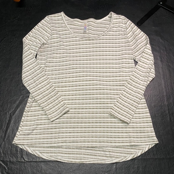 Like New - LulaRoe Long Sleeve Top (S) - Picture 3 of 6
